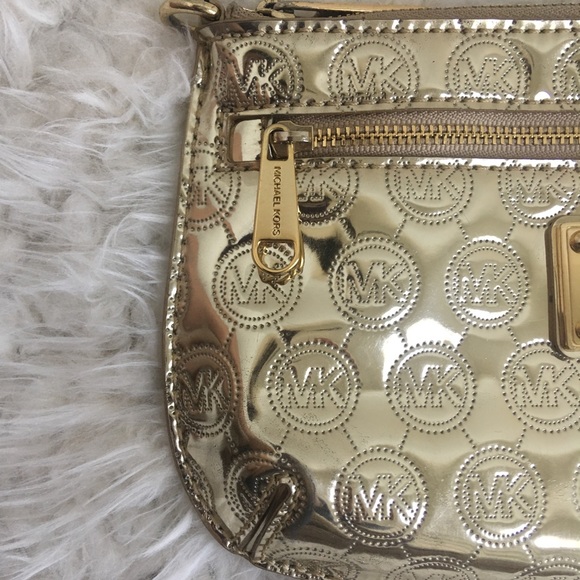Michael Kors Gold Wristlet wallet bag - Picture 3 of 8